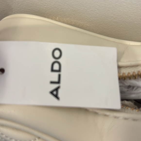 NWT Aldo Cream Heart Quilted Lips Crossbody Bag with Gold Chain - Picture 5 of 7